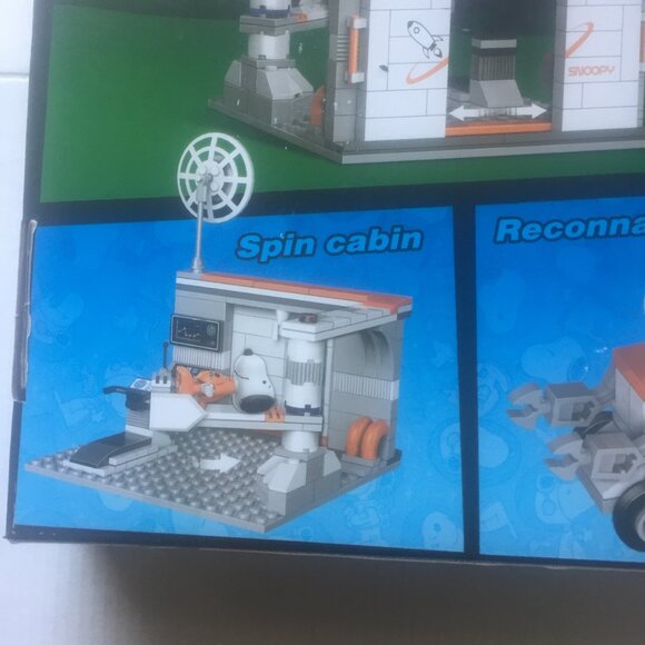 PEANUTS® Snoopy in Space Linoos Space Pod Building Bricks  NEW Peanuts Space Traveler Snoopy & Woodstock Space Station Rover Building Set